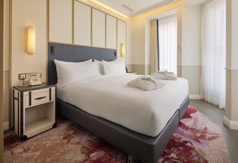 هتل The Emerald House Lisbon, Curio Collection By Hilton