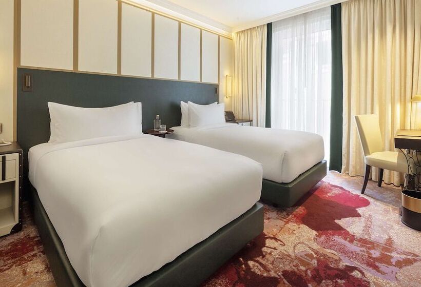 هتل The Emerald House Lisbon, Curio Collection By Hilton