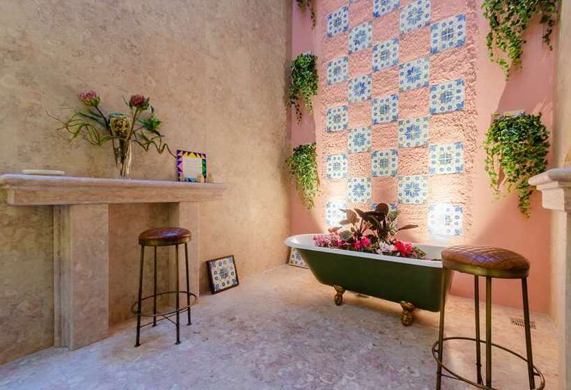 هتل The Emerald House Lisbon, Curio Collection By Hilton