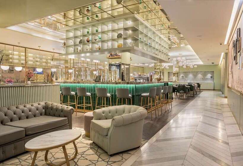 هتل The Emerald House Lisbon, Curio Collection By Hilton
