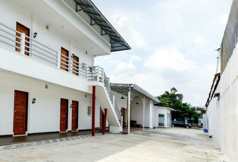 בית מלון כפרי Top Jaya Redpartner