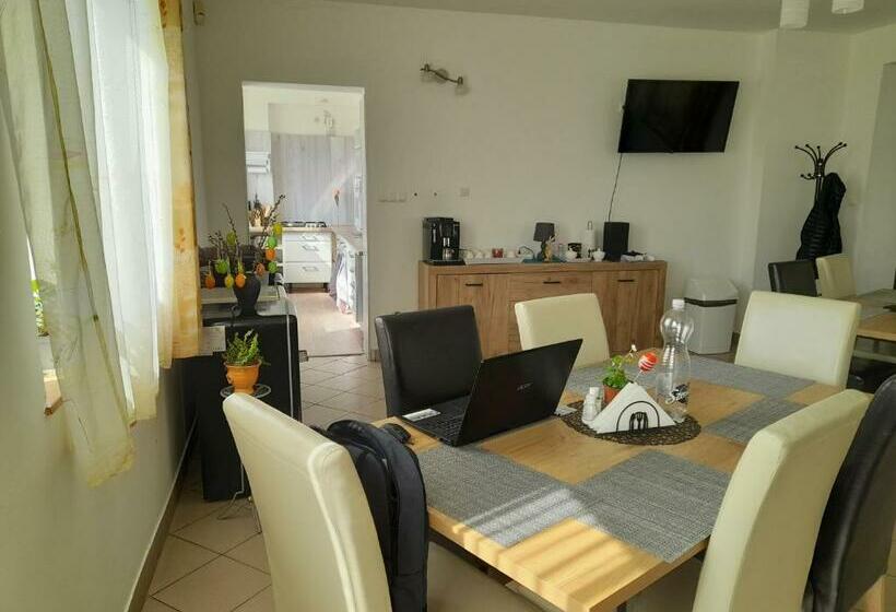 بنسيون Anna Vendégház Szeleste