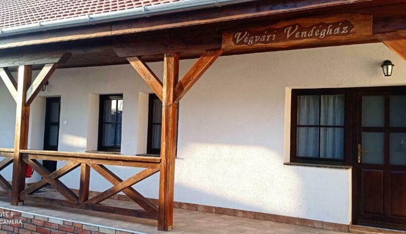 ペンション Végvári Vendégház