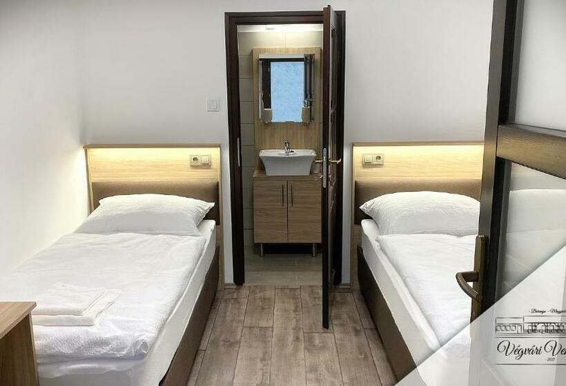 ペンション Végvári Vendégház