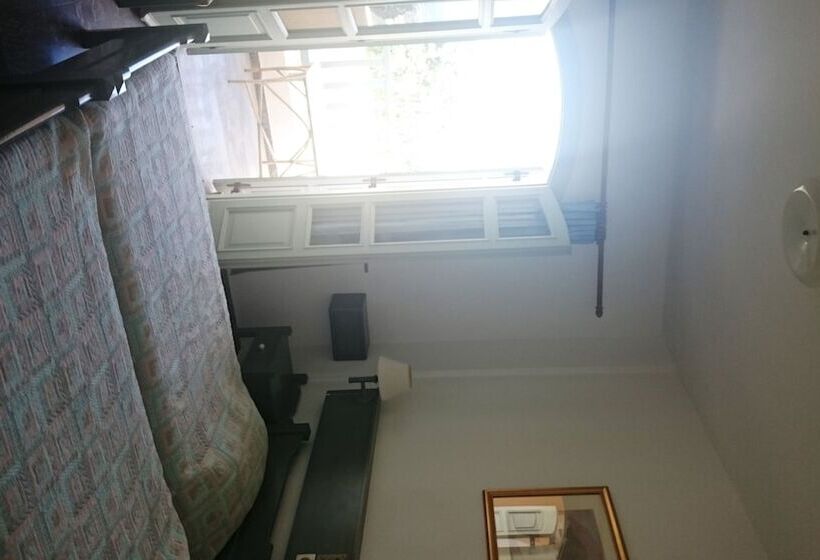 Amazones Sun Studios