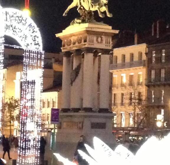 Apparthotel Privilodges Carré De Jaude