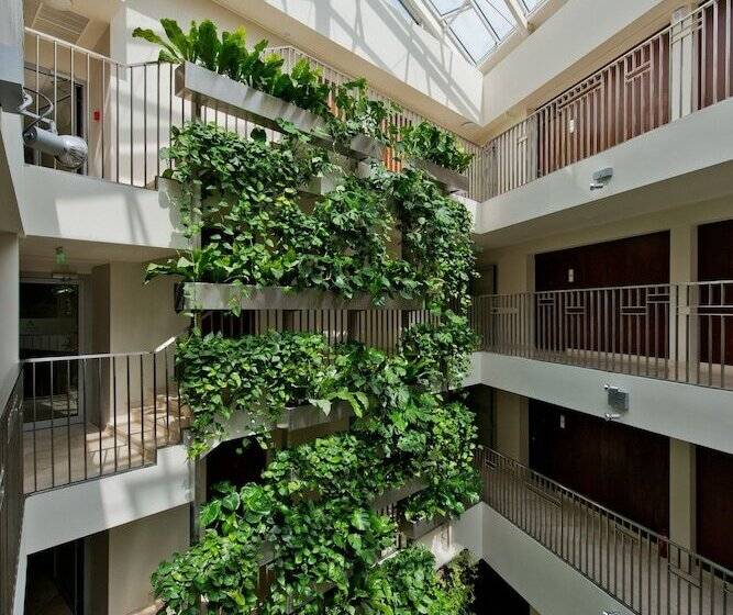 هتل Mana Suites & Sea