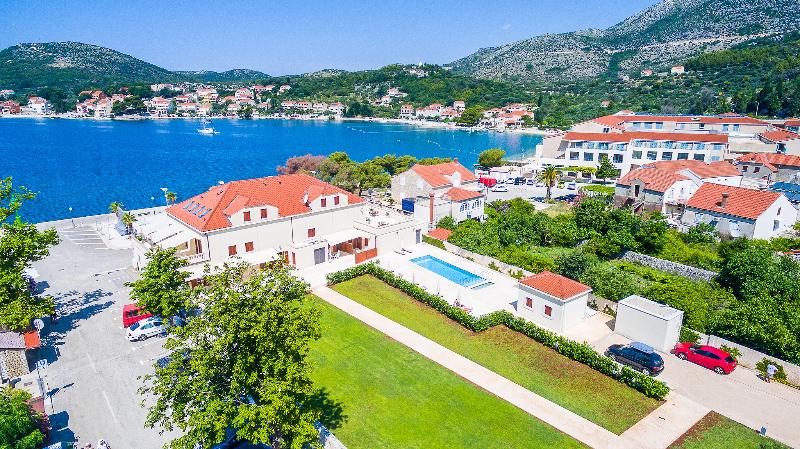 Отель Apartments Villa Riva