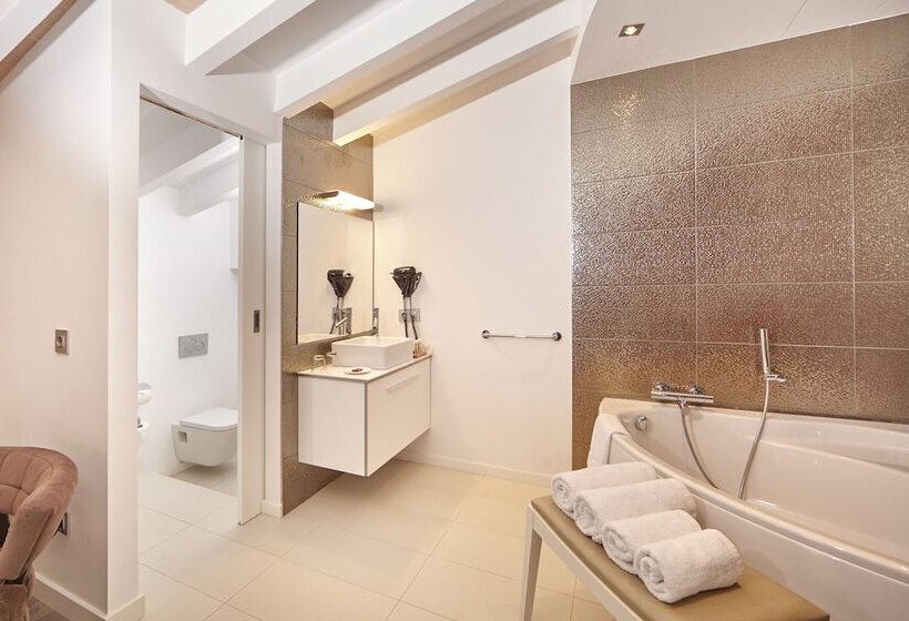 Bennoc Petit Hotel Only Adults