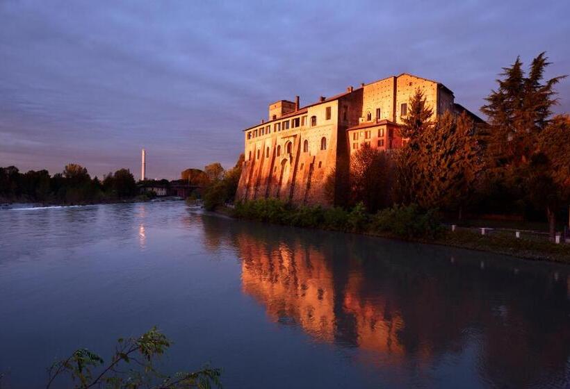 فندق Castello Visconteo