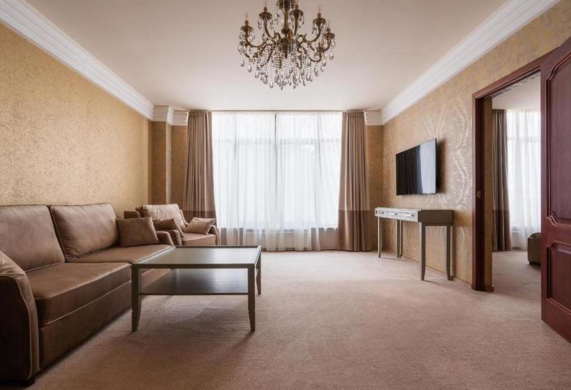 هتل Golden Dolfin