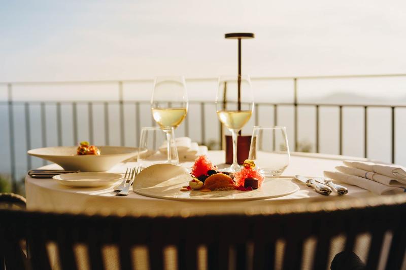 هتل Golfo Dei Poeti Relais & Spa