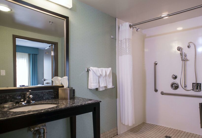 فندق Hampton Inn & Suites By Hilton St. John S Airport