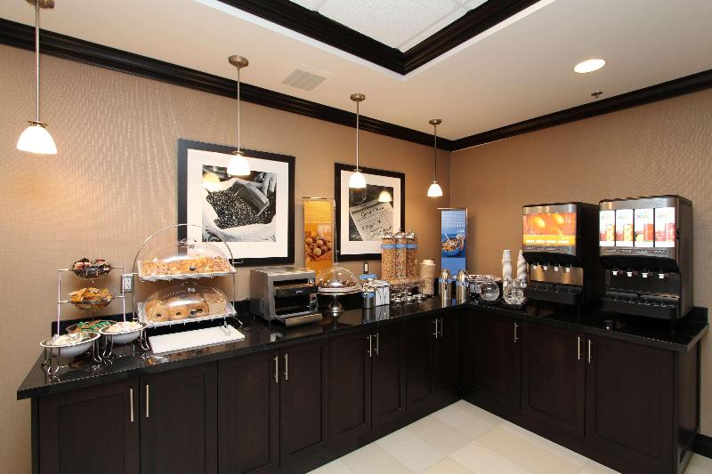 فندق Hampton Inn & Suites By Hilton St. John S Airport