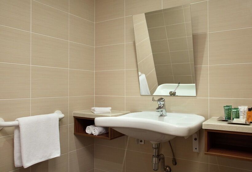 هتل Hilton Garden Inn Moscow New Riga