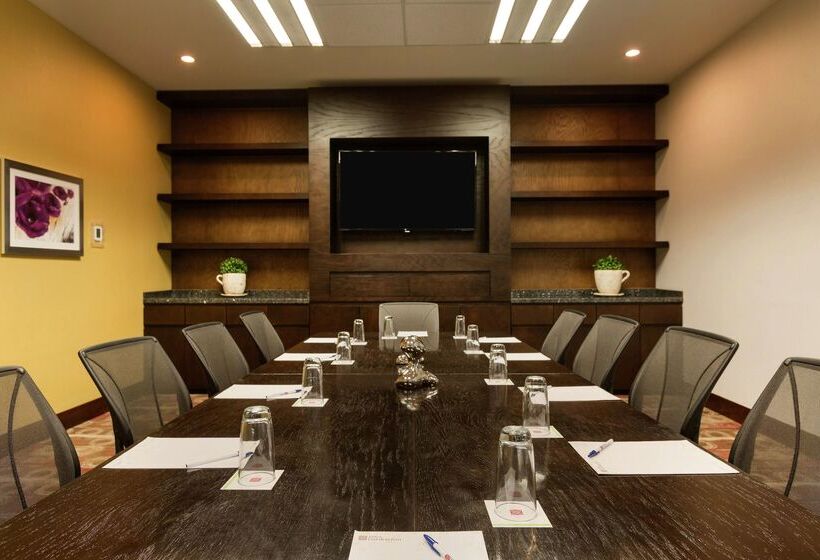 Отель Hilton Garden Inn Queretaro