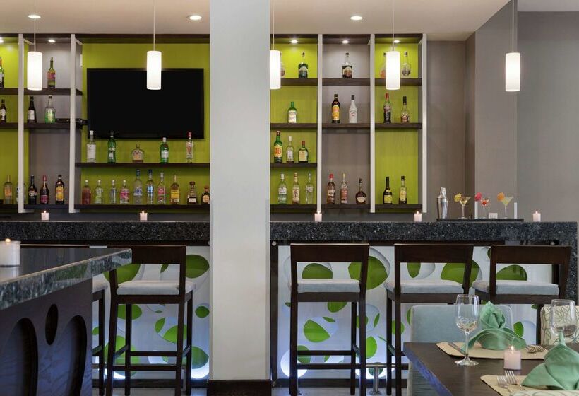 Отель Hilton Garden Inn Queretaro