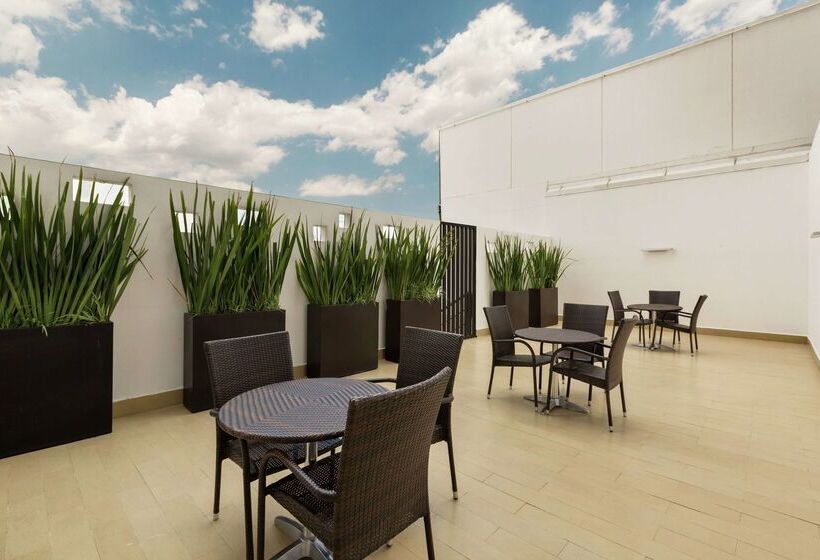 Отель Hilton Garden Inn Queretaro