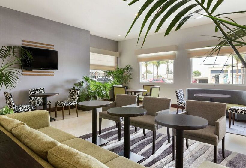 Отель Hilton Garden Inn Queretaro