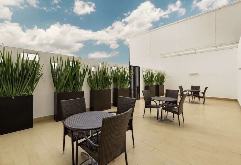 Отель Hilton Garden Inn Queretaro