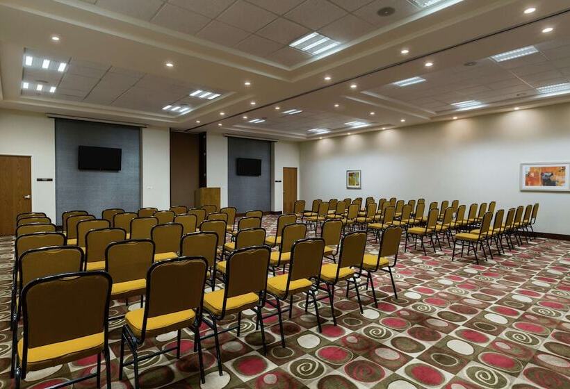 Отель Hilton Garden Inn Queretaro