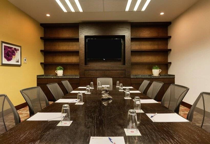 Отель Hilton Garden Inn Queretaro