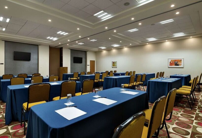 Отель Hilton Garden Inn Queretaro