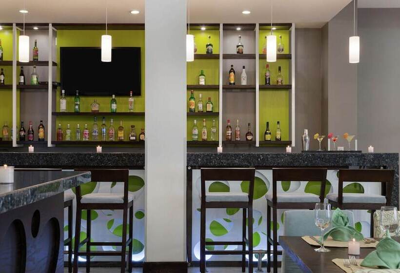 Отель Hilton Garden Inn Queretaro