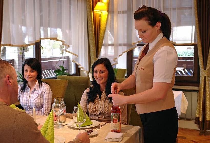 호텔 Korona Pension And Restaurant