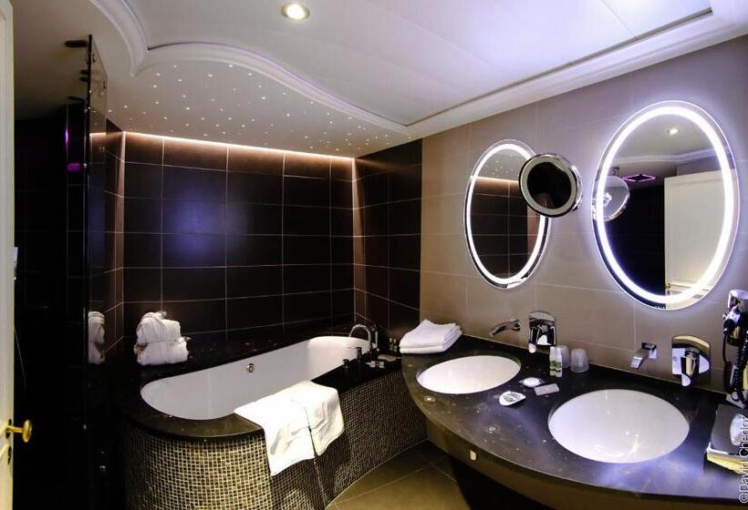 호텔 La Cour Berbisey