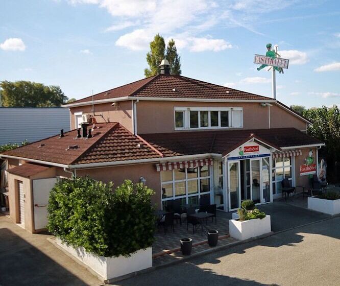 Отель Nîmes Caissargues