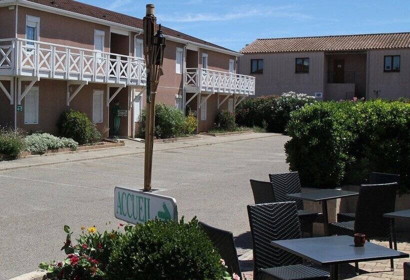 Отель Nîmes Caissargues