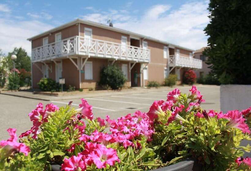 Отель Nîmes Caissargues