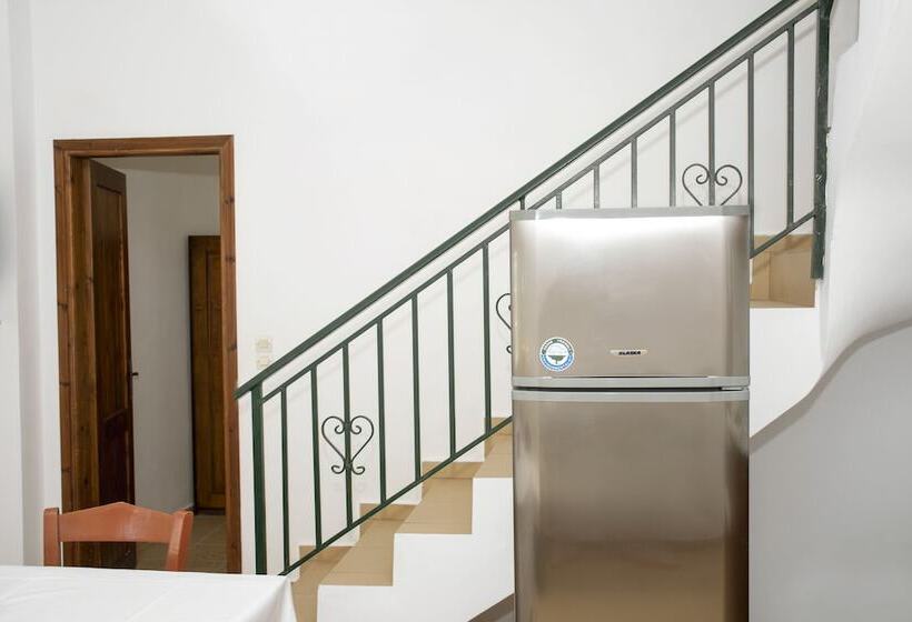 Отель Olive Tree Apartments