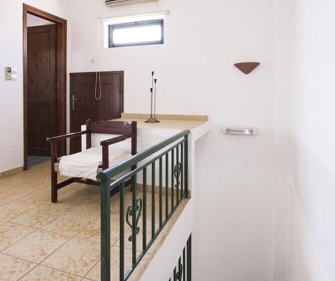 Отель Olive Tree Apartments