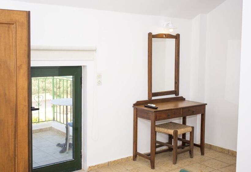 Отель Olive Tree Apartments