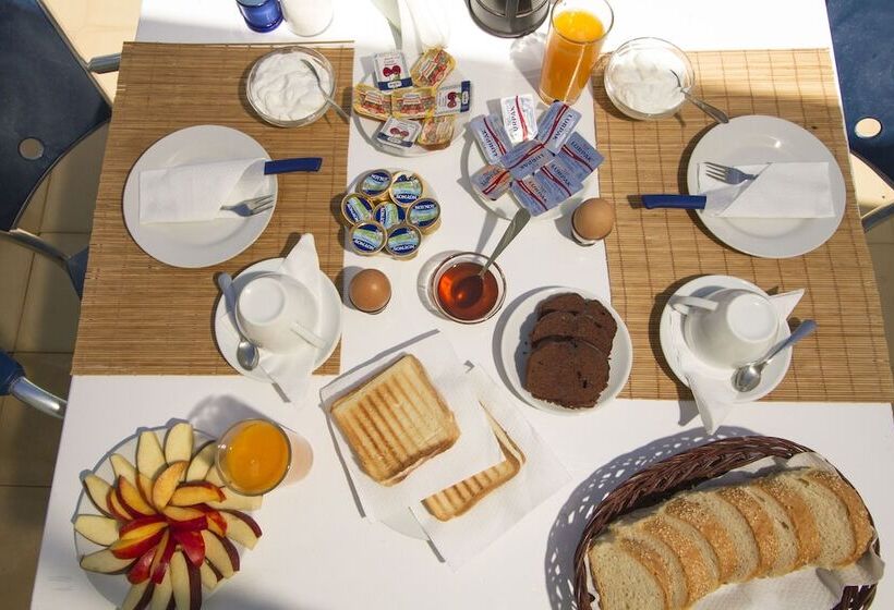 Отель Olive Tree Apartments