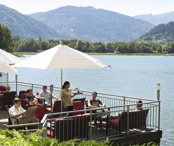 هتل Robinson Landskron