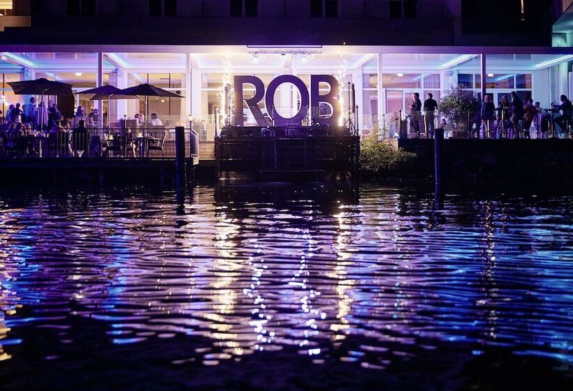 هتل Robinson Landskron