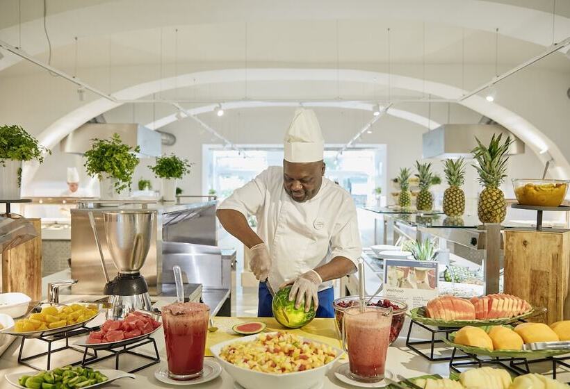 هتل Robinson Landskron