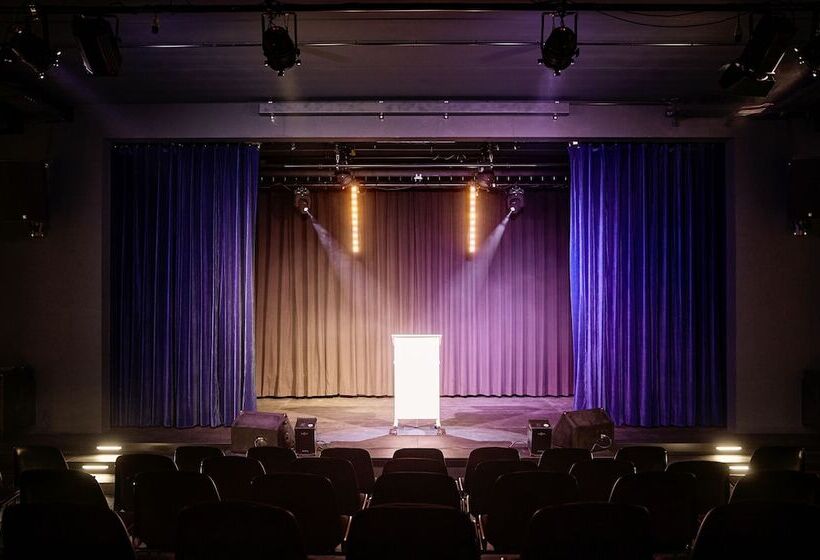 هتل Robinson Landskron