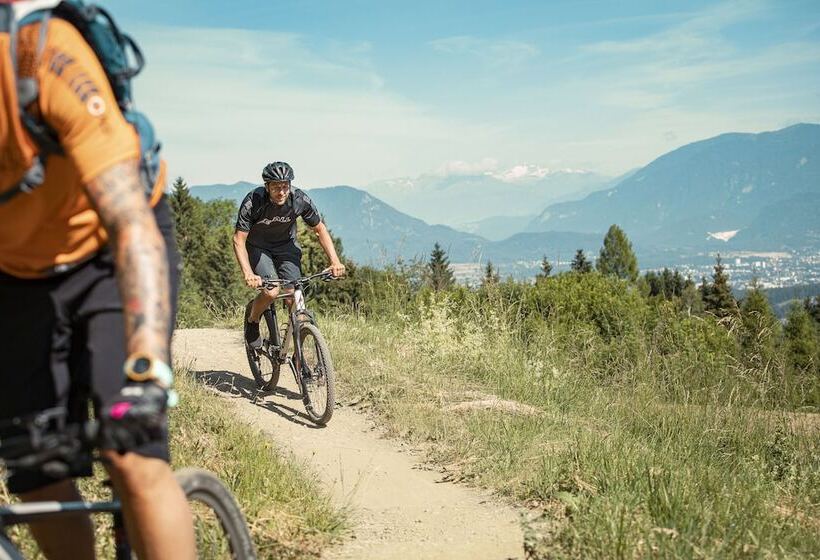 هتل Robinson Landskron