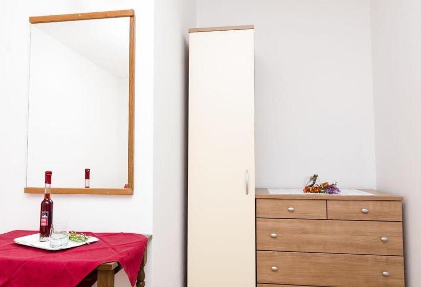 בית מלון כפרי Rooms Karla