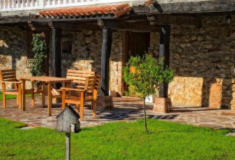 هتل Trisileja En Puente Romano