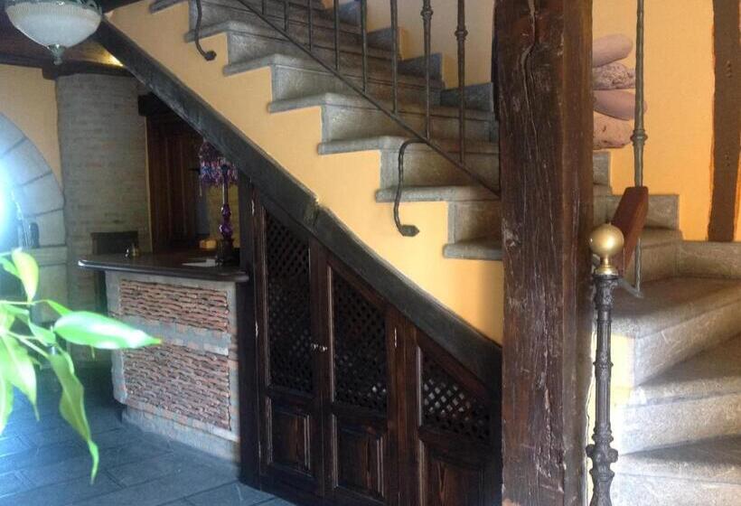 هتل Trisileja En Puente Romano