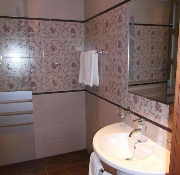 בית מלון כפרי Vila Sigal Pogradec