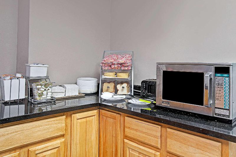 汽车旅馆 Super 8 By Wyndham Jamaica North Conduit