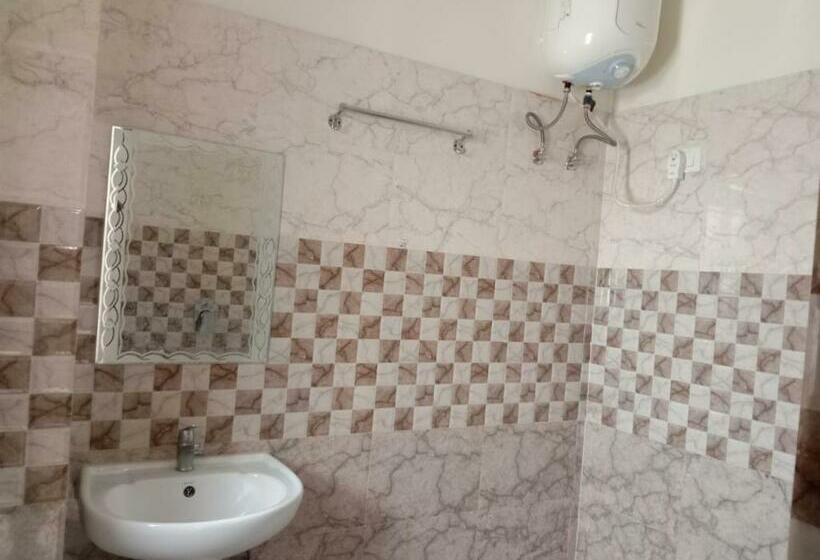 فندق Kushmanda Greens