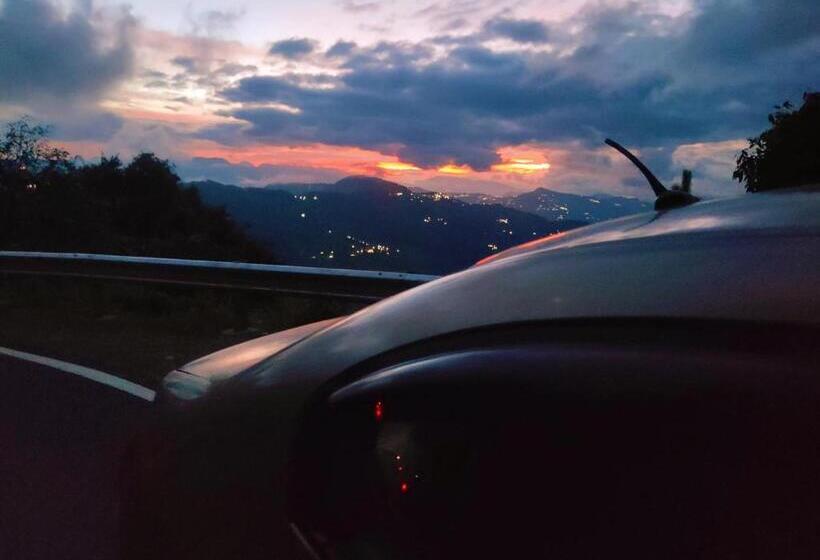 ホテル Meraki Huts