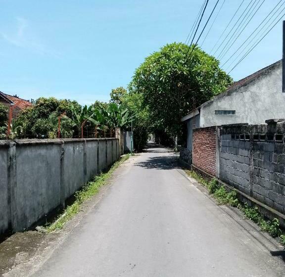 호텔 Oyo 90852 Madani Guesthouse